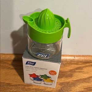 Lemon Squeezer green color